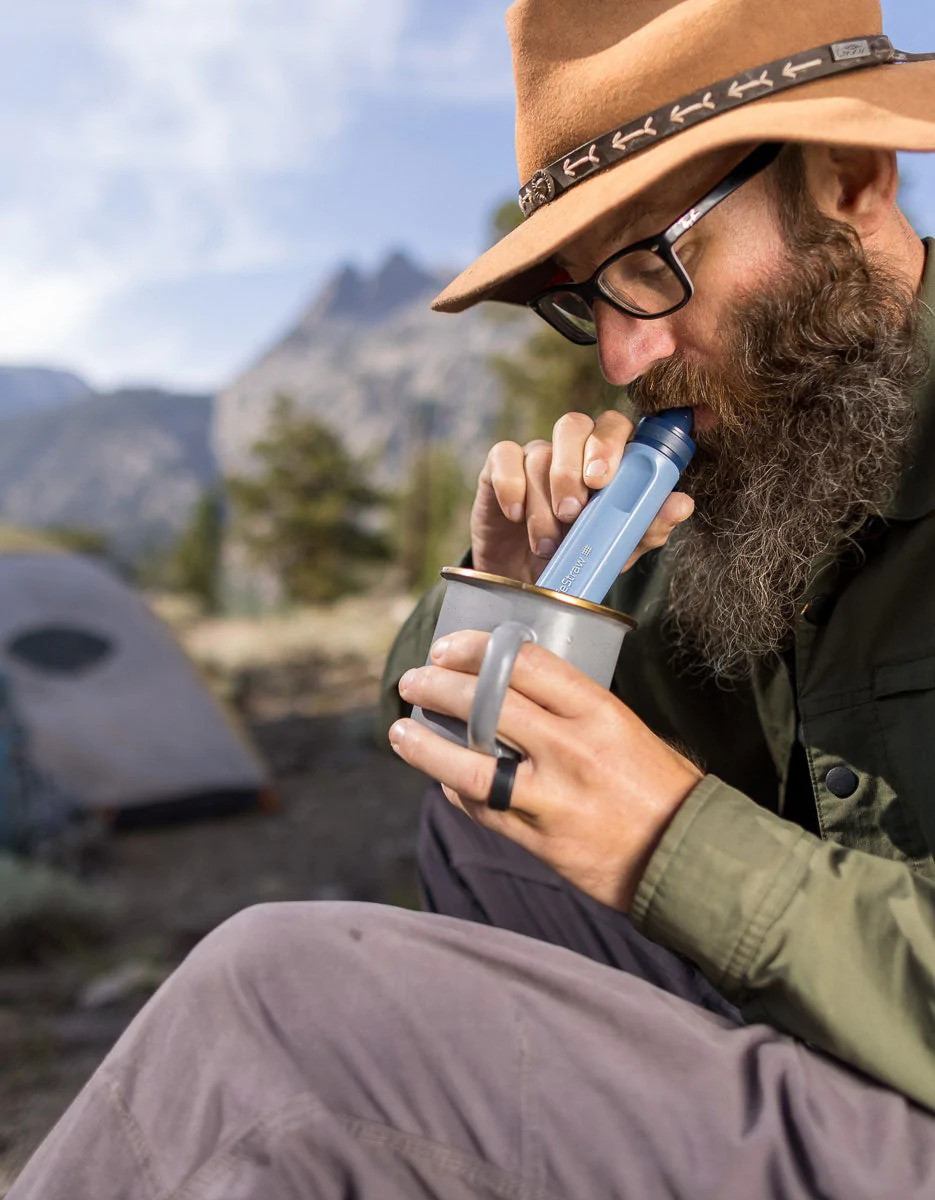 LifeStraw – Peak Series – Filtre à eau personnel ultraléger pour filtration de secours, urgence, survie et hydratation, sans BPA, gris foncé montagne